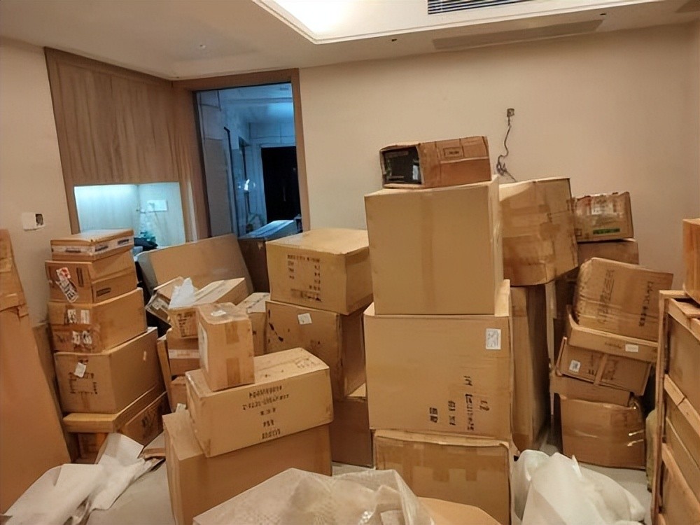 90后女孩断舍离家仅剩6件家具,80平方断舍离六件家具