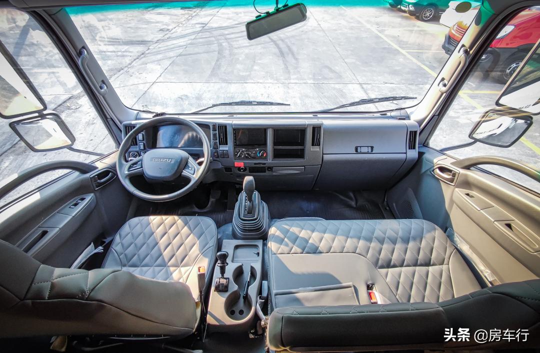 隔断式厨房，15度电+1700W太阳能，新星五十铃700P旅行官纵床版