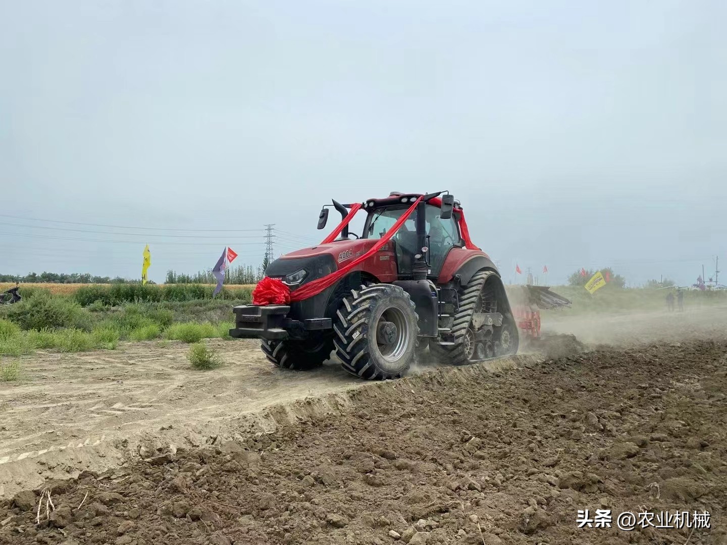 约翰迪尔954对比其他拖拉机,最新款约翰迪尔1004拖拉机怎么样