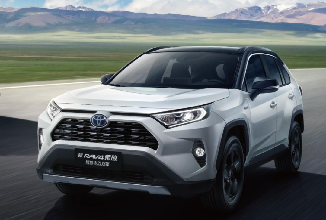 奇骏超混电驱版和荣放对比,2020款荣放2.0四驱版对比奇骏