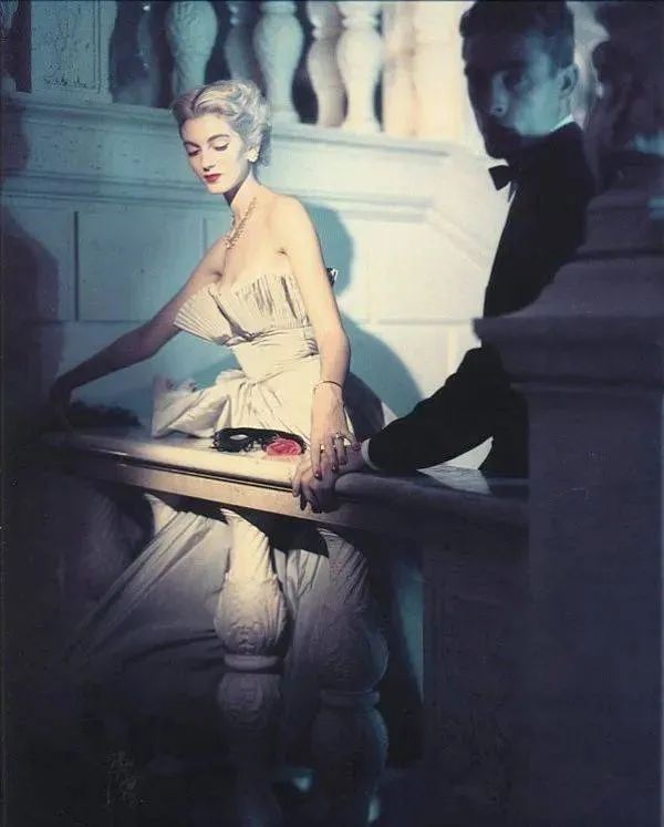 被渣男抛弃10年后霸气回归,被渣男抛弃背叛婚姻的女人