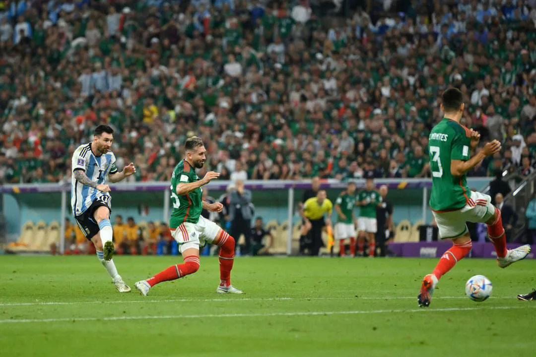 梅西庆祝苏亚雷斯生日,梅西35岁生日回顾梅西高光时刻