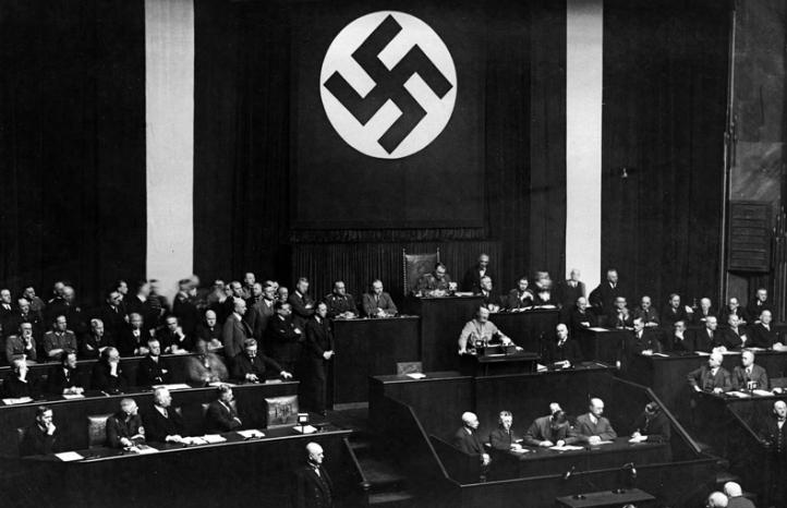 1933年希特勒上台和纳粹德国的崛起：纳粹主义对德国和全球的影响