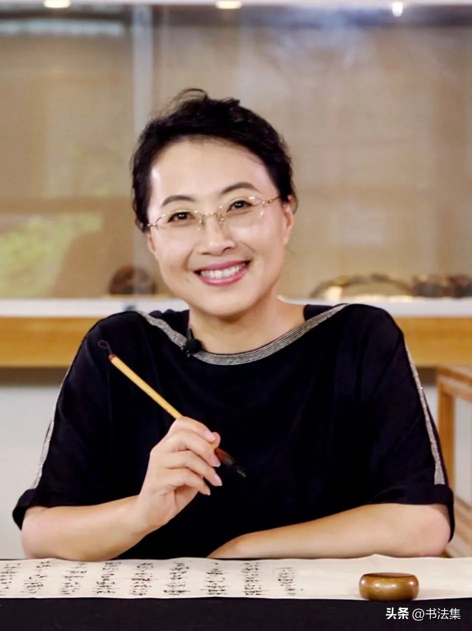 百卉争春——中国书协第八届女书家委员会委员作品选刊