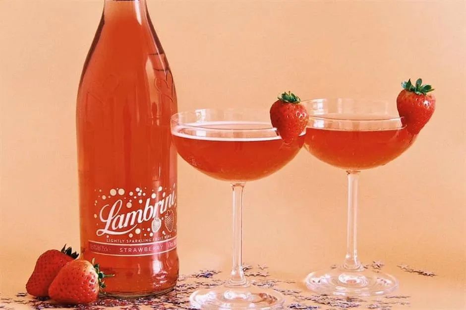 誉加发力潮饮赛道,Lambrini蓝布妮妮梨酒国内上市