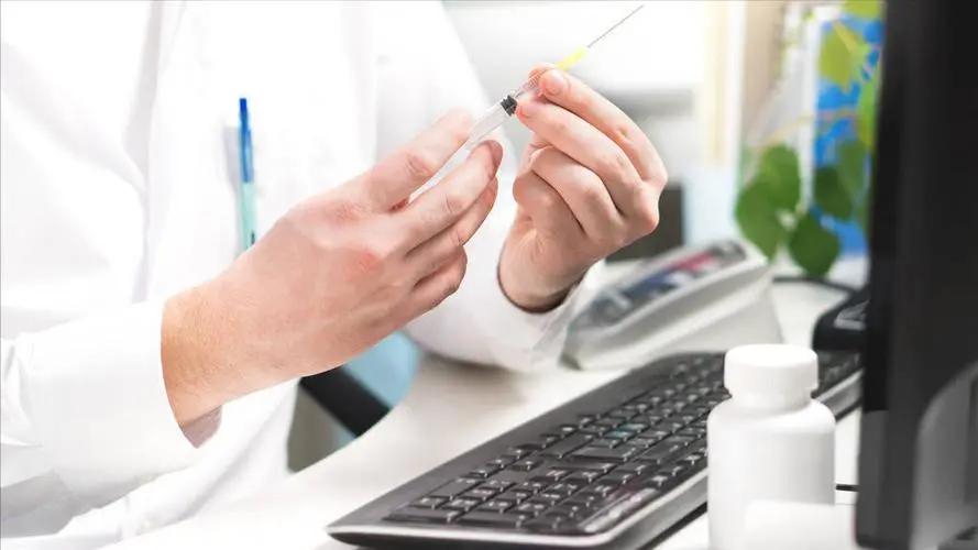 中医认为肛门瘙痒症的发病原因是什么？有何治疗建议？