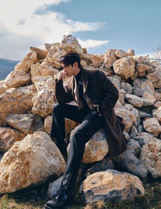 李治廷直筒裤穿搭,李治廷穿格子西装