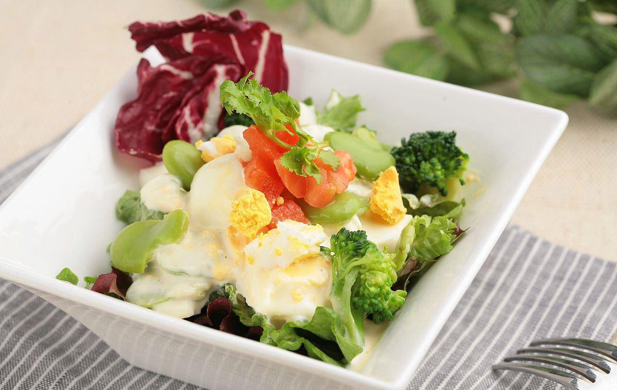 夜里盗汗枕巾湿透什么原因,半夜睡觉出汗枕头湿透了是啥病