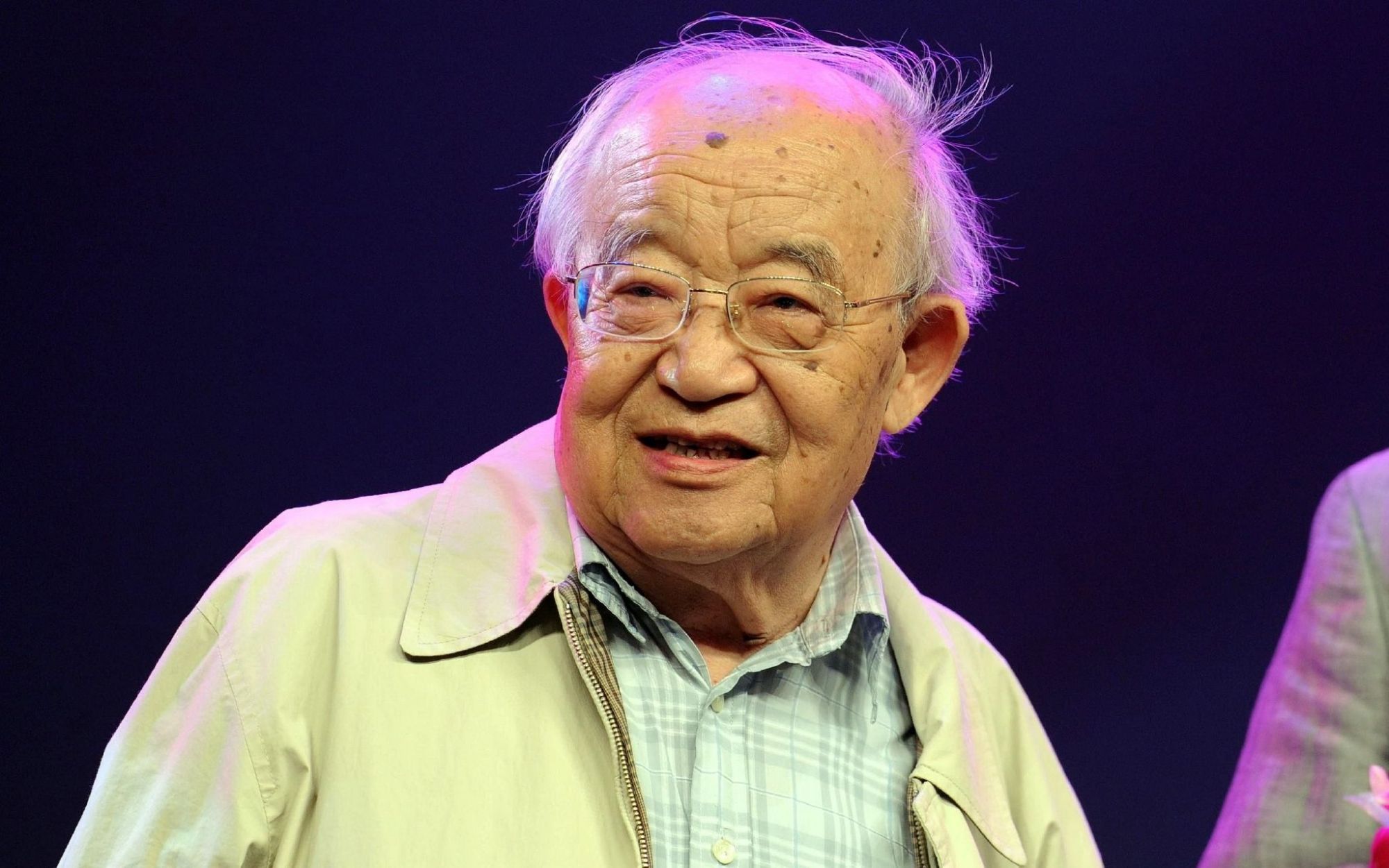 27岁女星意外去世疑吃饭被噎死,这些年因意外死亡的女星