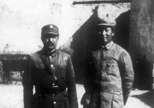 毛主席：驴先迈左脚还是右脚？卫立煌不解，听完主席解释恍然大悟