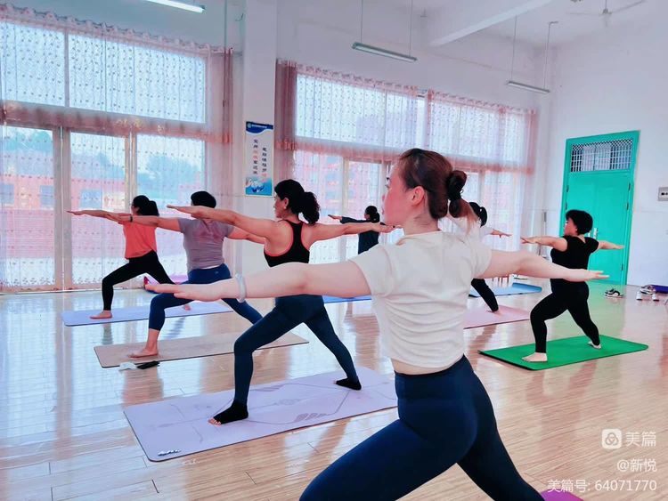 春风十里不如“瑜”你,感受思源“伽”人的快乐!