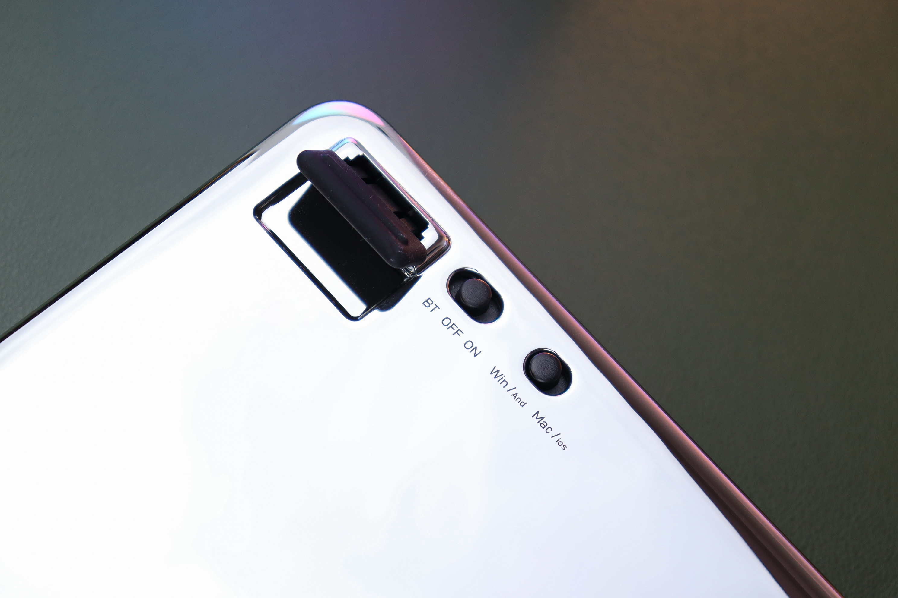 一千块，透明键盘，将手上那2平方做成工艺品的理念，我只爱洛斐