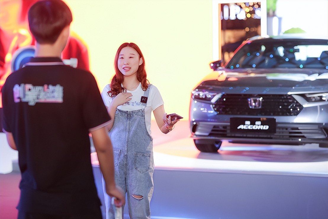 全新雅阁正式上市,全新雅阁今日上市