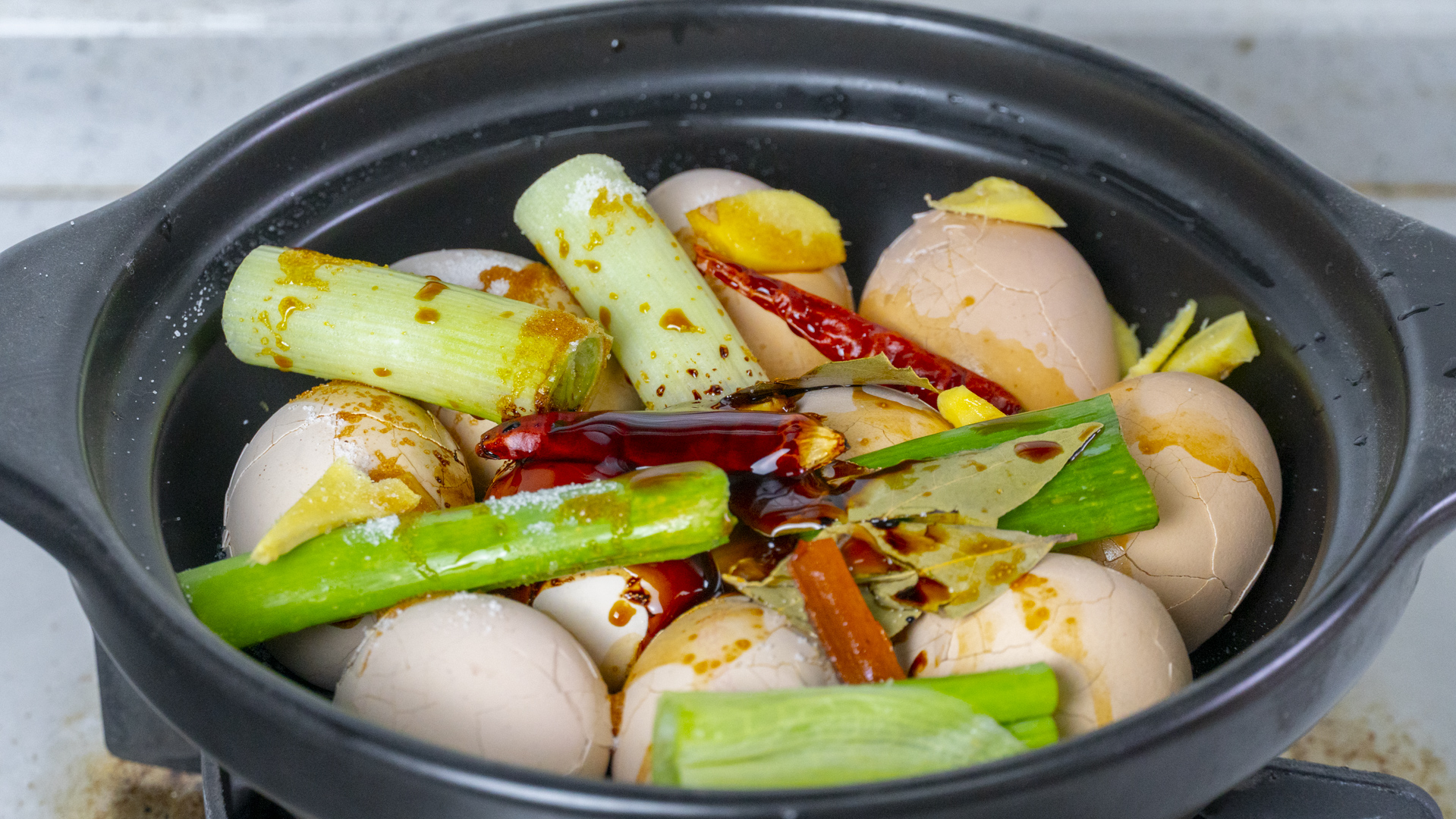 买鸡蛋是挑大的好还是小的好,买鸡蛋时买几个才不会尴尬