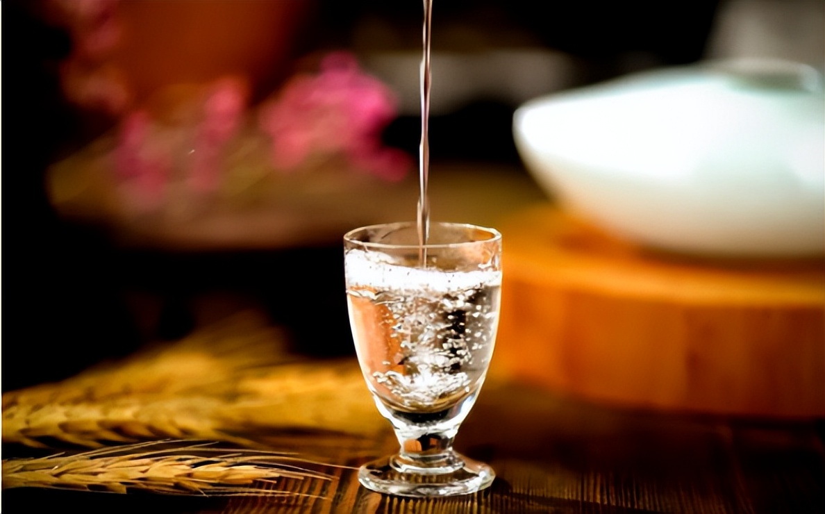 茅台和老村长有什么区别,老茅台和老村长的区别