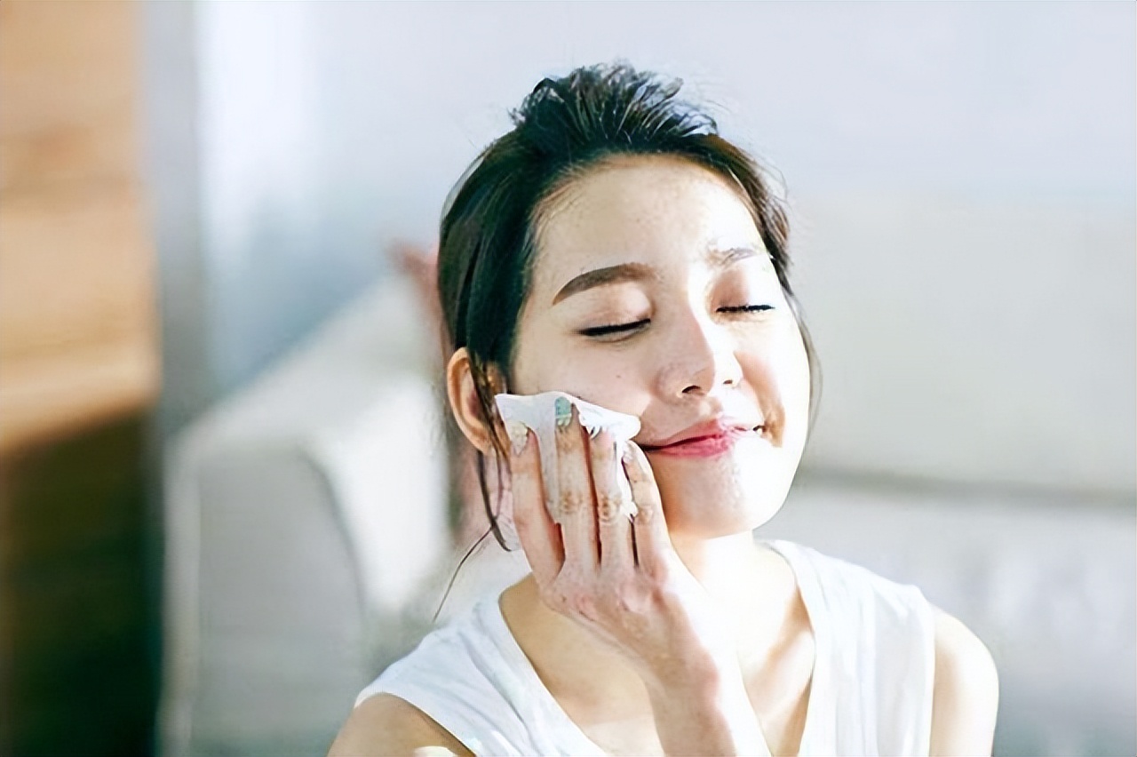 百雀羚肌初赋活紧肤精华水90ml,35岁以上哪一款精华水好用