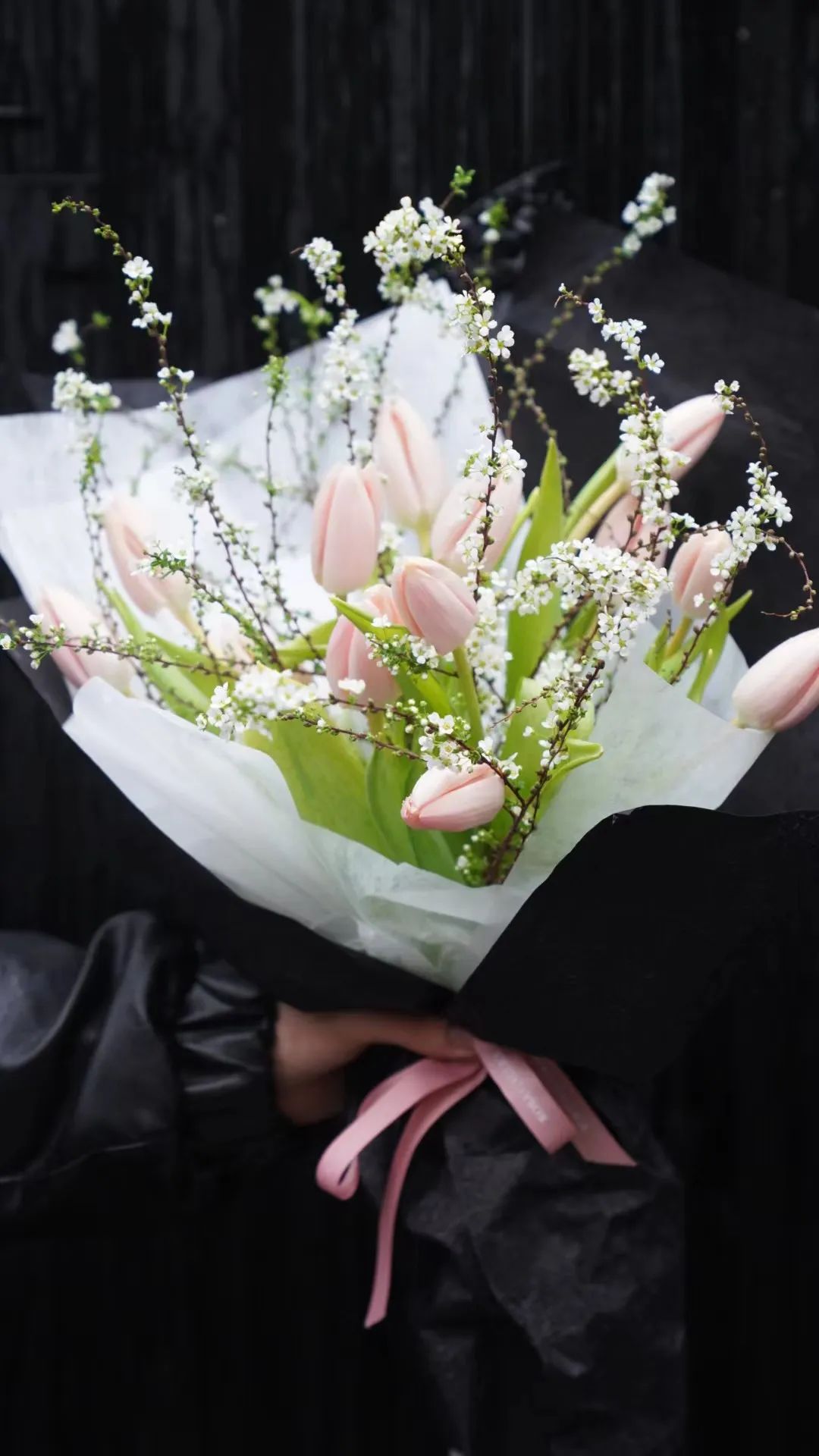 国产玫瑰价格上涨！“520、1314”花束成为限定主打款~