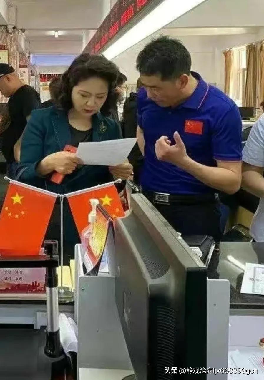 李少莉近期工作照,李少莉重回岗位打破各方质疑