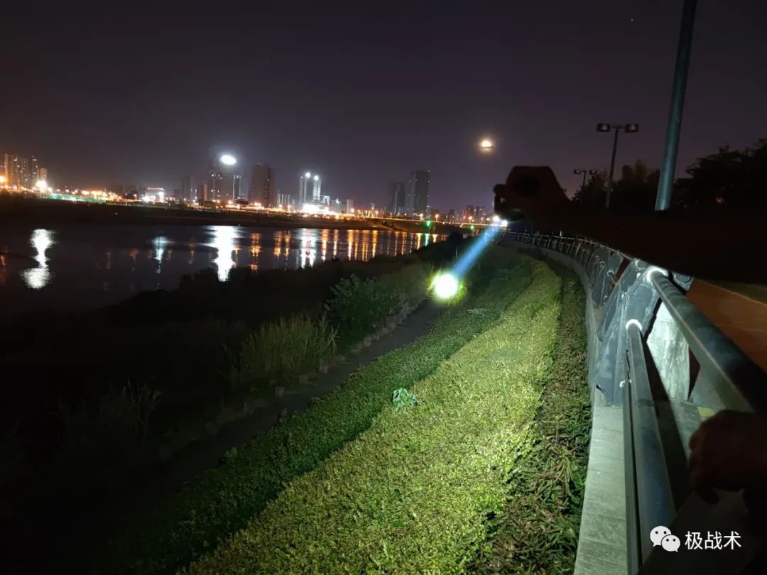 奈特科尔p35i手电筒夜间实测,奈特科尔p35i有升级版没