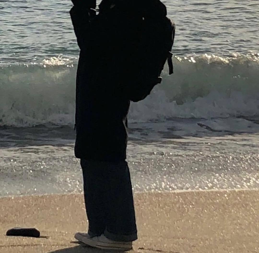 下次见你一定谈笑风生不动情,下次再见只想谈笑风生不动情