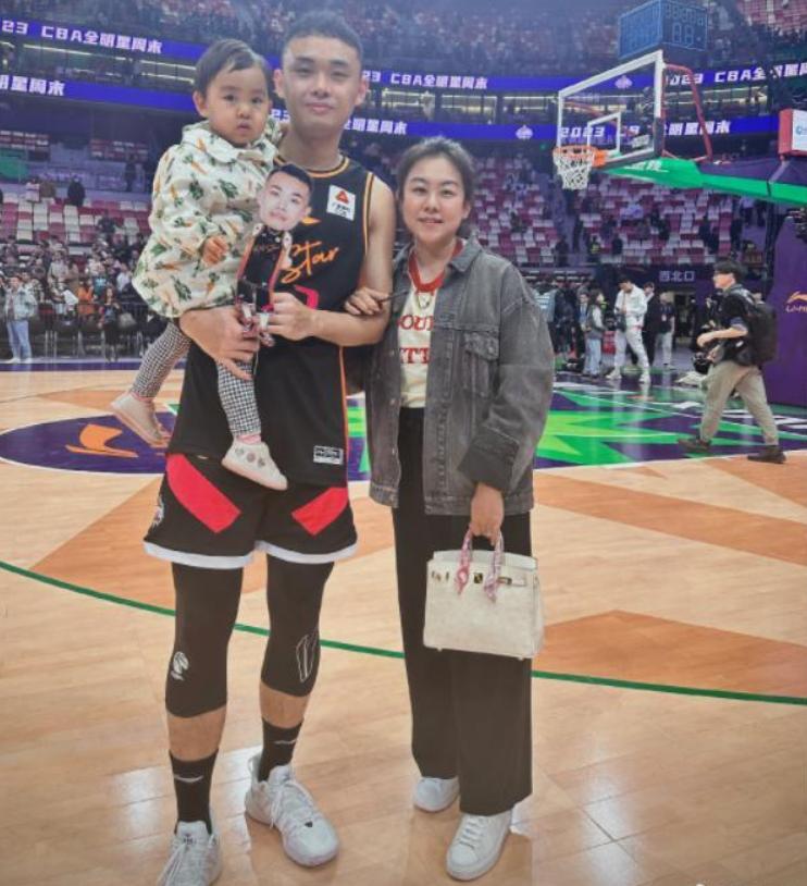 cba太太团抢戏颜值耐打,cba惊艳美女