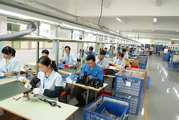 地摊日入9000？普工一年涨薪5元，年轻人逃离工厂是明智选择吗？