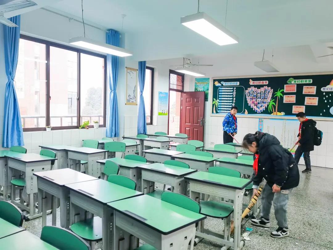 成都市双流区育英小学附近托管班,金桥中心小学被谁托管