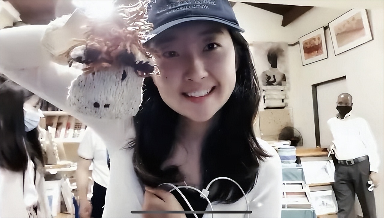 女大学生毕业后被外派非洲，年薪15万，现在无时无刻不想回国