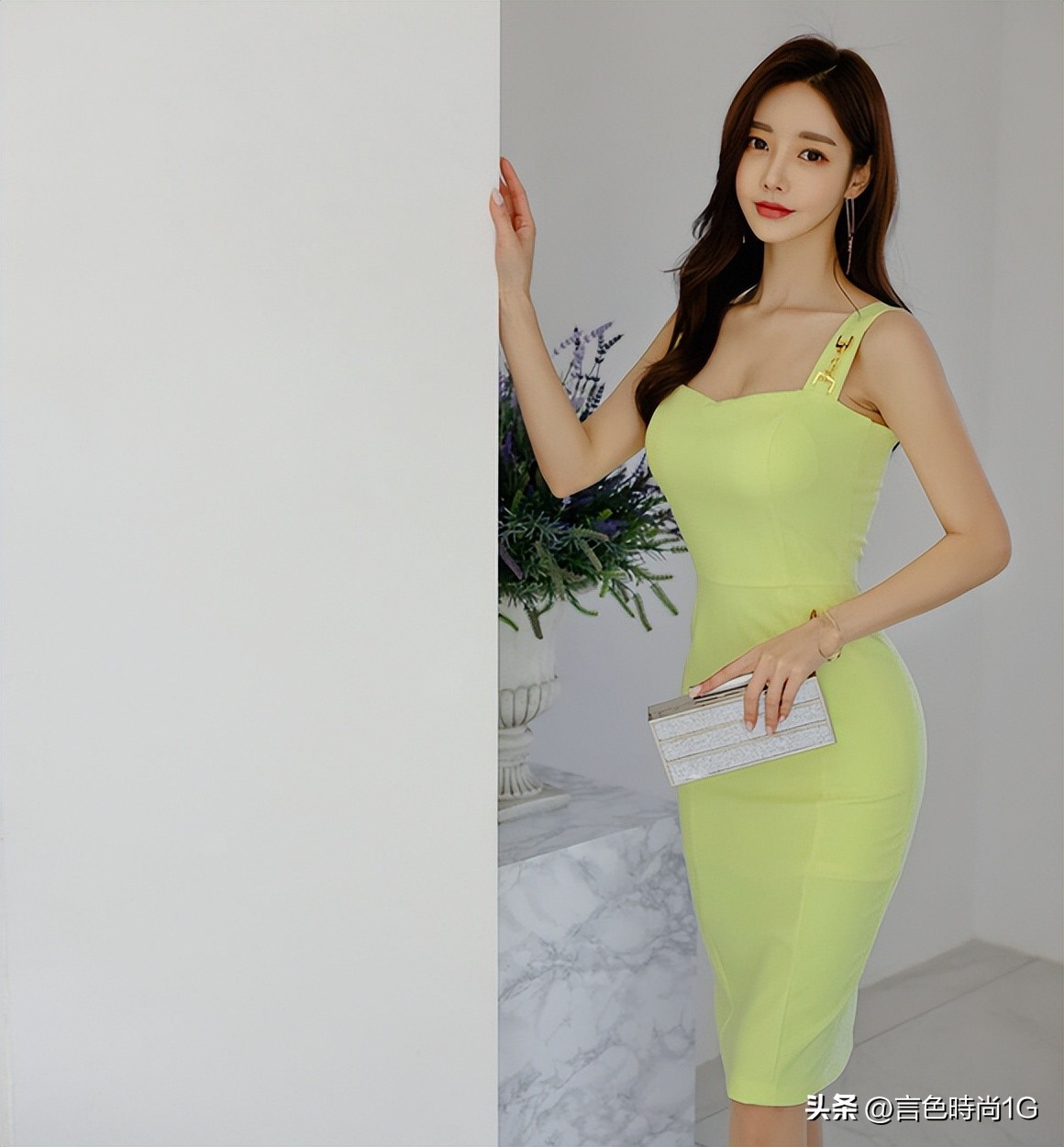 孙允珠黄棕色长裙,孙允珠奶油色裙子