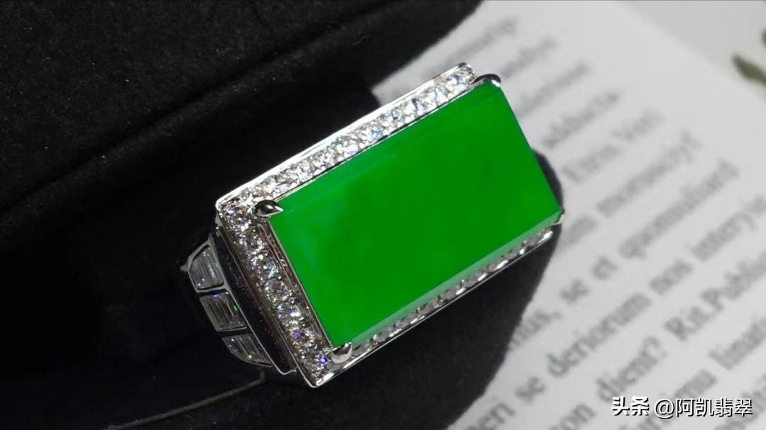 假翡翠用紫外线灯照有什么反应,紫外线照射翡翠的检测方法