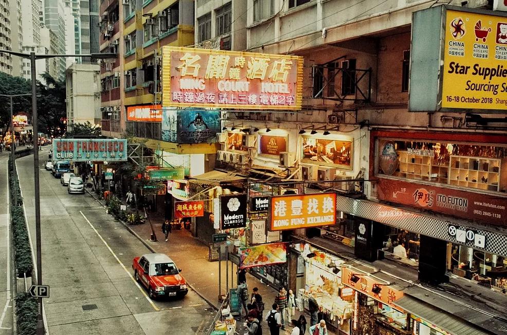 外交部原副部长：97年香港回归前，英国每年从香港拿走上千亿元！