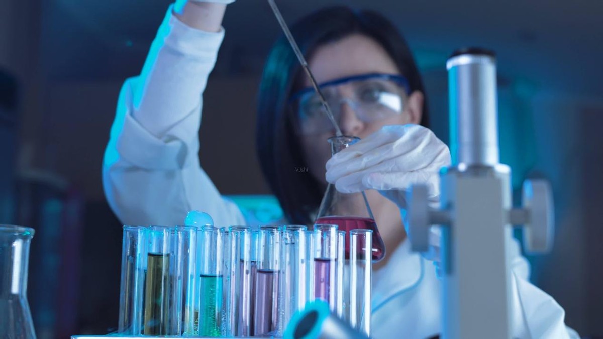 涂了护肤品脸上发红发热,用高营养的护肤品脸发热