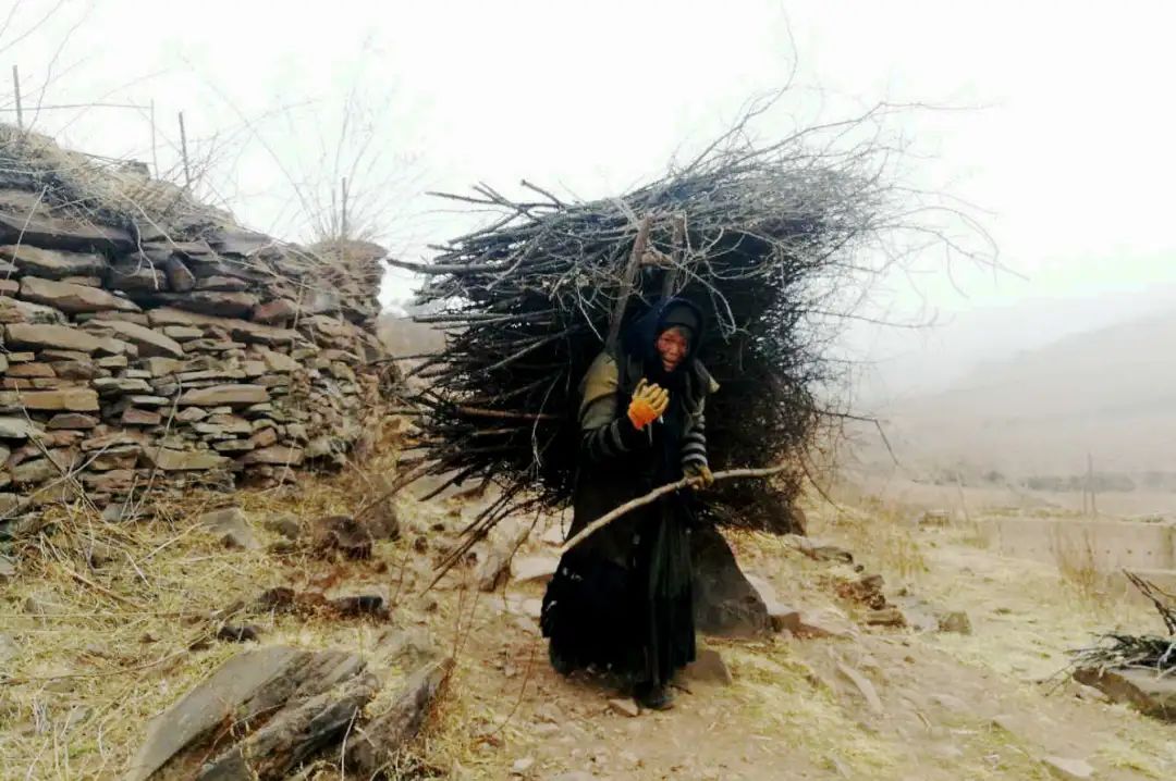 彝族千年传统民俗节日火把节、原生态赶集、幸福火车看凉山摄影团
