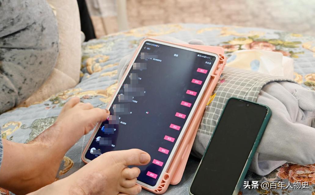 19年,四川20岁女孩遭大火毁容48%烧伤,双臂截肢如今怎么样了?