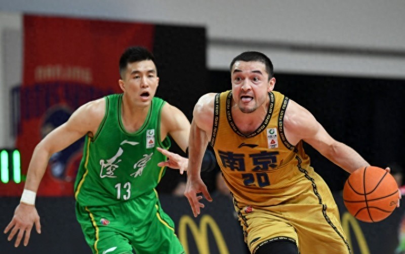 辽宁109-103逆转广州喜迎4连胜,辽宁119-97大胜广东全场