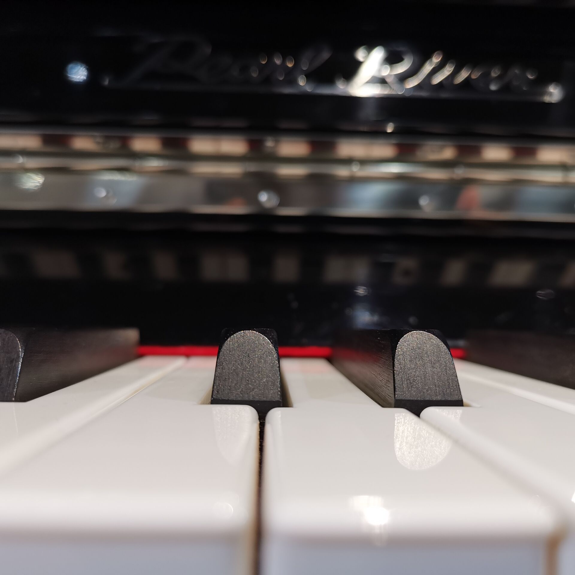 珠江钢琴对比图,珠江钢琴和北京珠江的区别