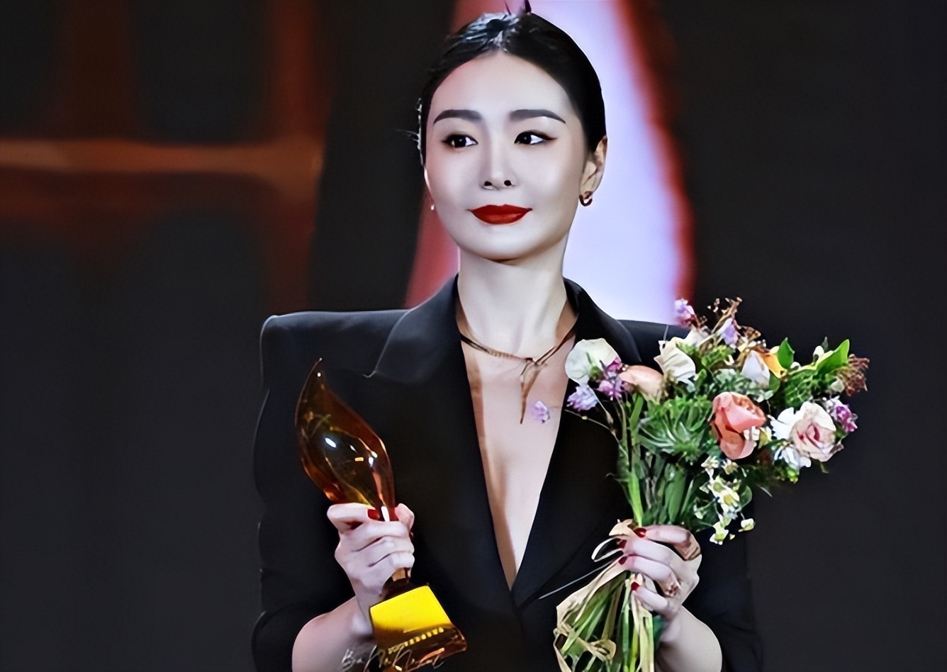 大嫂高叶刚翻红,大嫂高叶成名