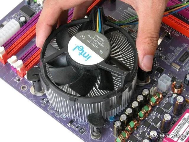 笔记本电脑突然出现黑屏解决方法,电脑突然黑屏而且风扇声音超级大