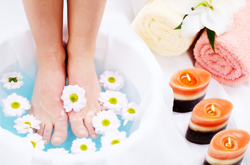 清热化湿理气健脾穴位,脾虚按摩足底穴位