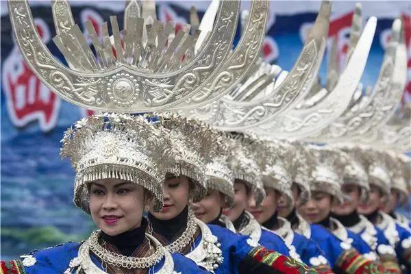 中国最好的银饰制作大师,杨正贵苗族银饰制作