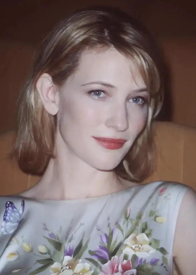 澳大利亚名模写真图片,凯特布兰切特写真红色