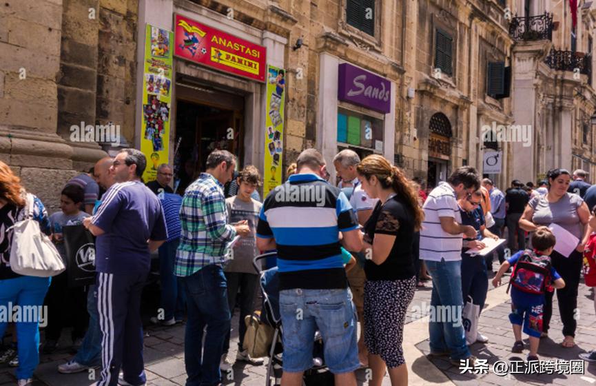 墨西哥大爷不惜千金一掷?世界杯集邮贴纸卡,疯狂收割5亿美元