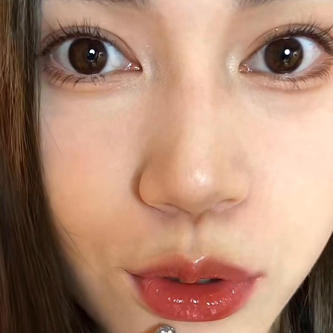 卡姿兰精华口红淡化唇纹深唇测评,卡姿兰m06蜜桃乌龙显唇纹