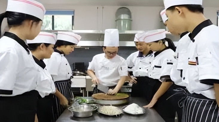 广东高新技术技工学校,广东环保技工学校是公办还是民办