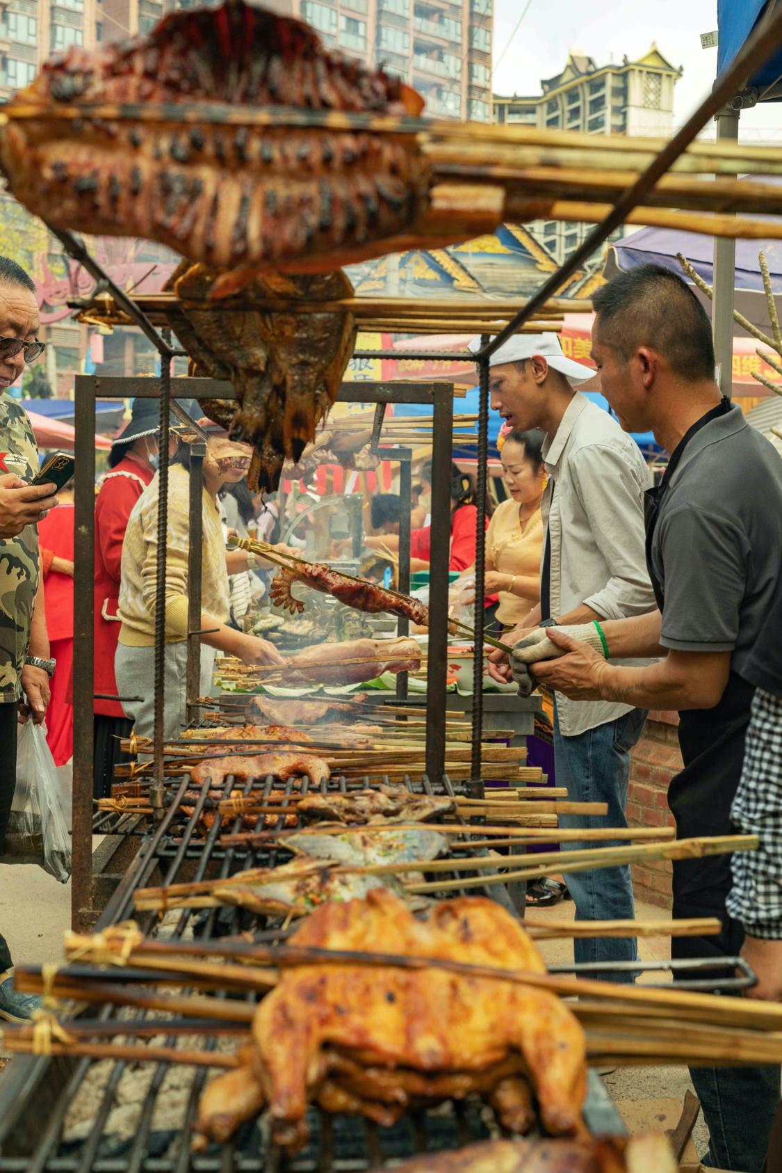 骂版纳是因为你没走出告庄玩版纳跟着小姐姐们走你才晓得味道