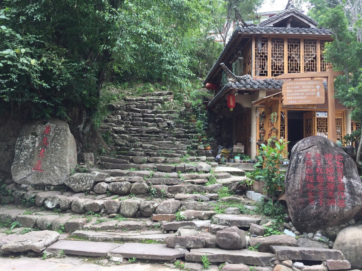 西双版纳和大理房价对比,西双版纳和海南的房价哪个好