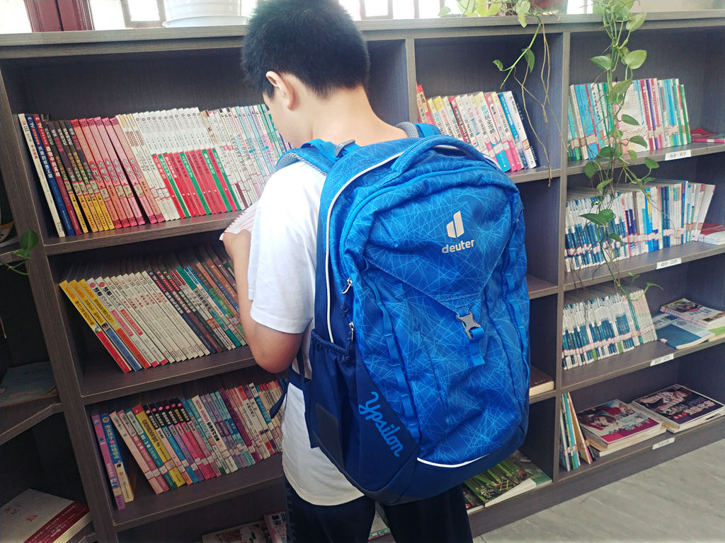 保护脊柱，健康成长：多特（Deuter）Ypsilon优习护脊中学生书包