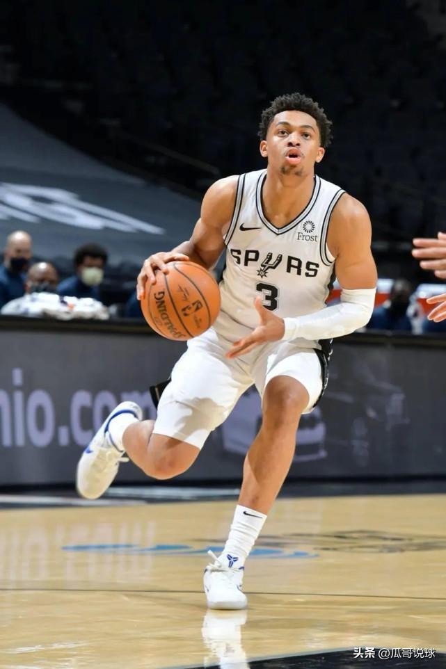 赛季报销8位球星薪资排行榜,新赛季三巨头薪水排名