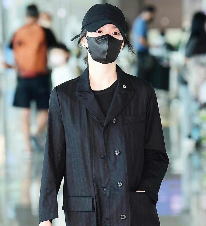 近期宋慧乔穿出不一样的美,宋慧乔穿搭日常短黑裙