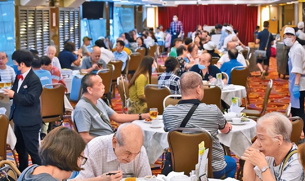 自助餐厅需要给小费吗,香港自助餐服务费